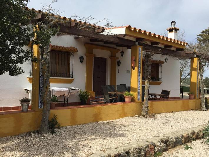 Casa de vacaciones para 9 personas, con vistas además de jardín y piscina - 1