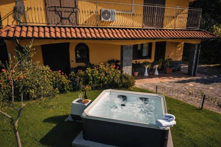Ferienhaus für 6 Personen, mit Whirlpool und Garten