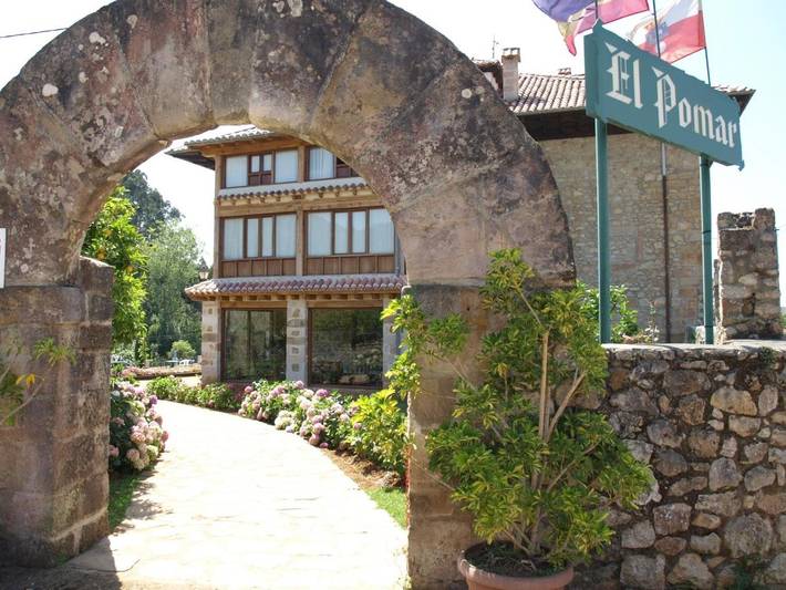 Gîte pour 4 personnes, avec Terrasse et Jacuzzi ainsi que Jardin et Piscine dans Novales