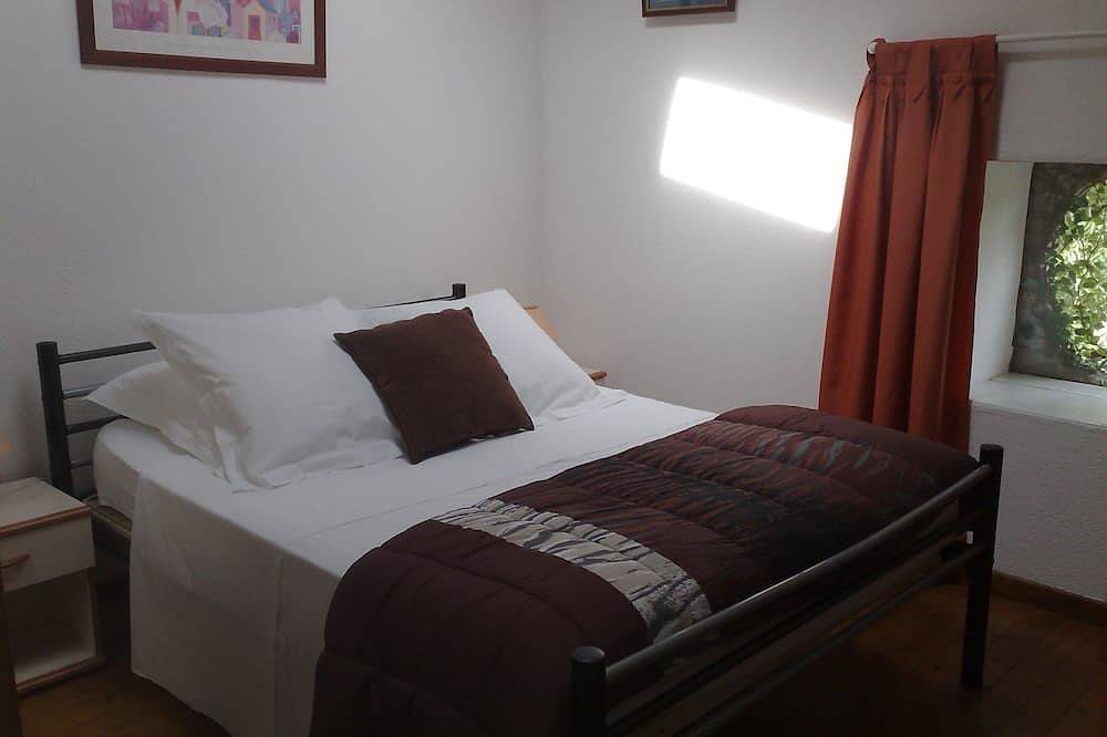 Petit Cerisier (1 Chambre - 2 personnes et 2 enfants) in Vouvant, Fontenay-le-Comte