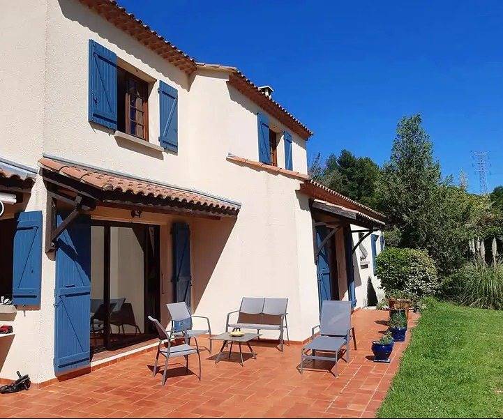 Maison avec piscine sur 2600 m² de terrain in Béziers, Côte d'Améthyste