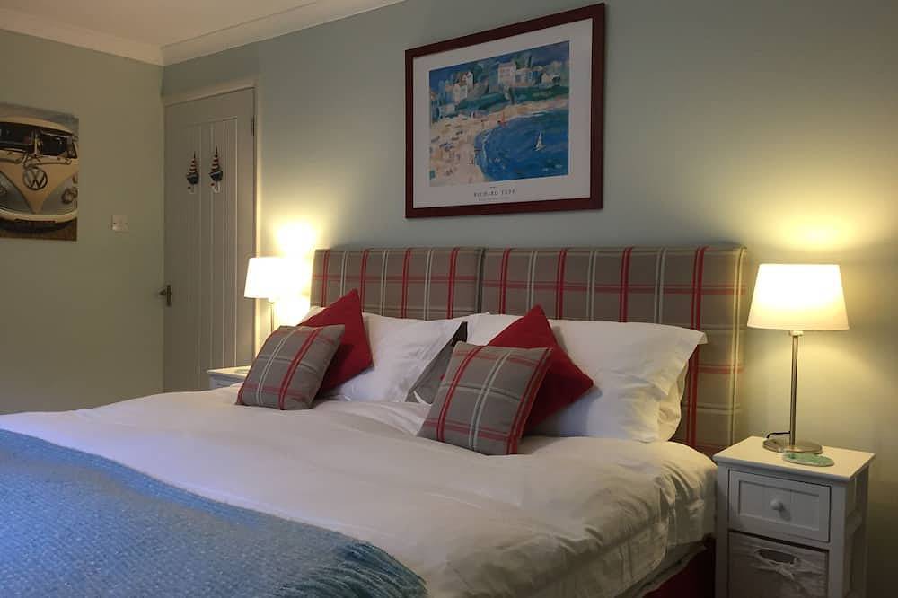\"Seawards\"  Perfect Seaside Holiday Home For 4/6 In Perranuthnoe, Cornwall in Cornwall