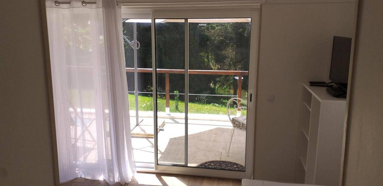 Appartement entier, Le pin bleu in Pérassay, Région de La Châtre