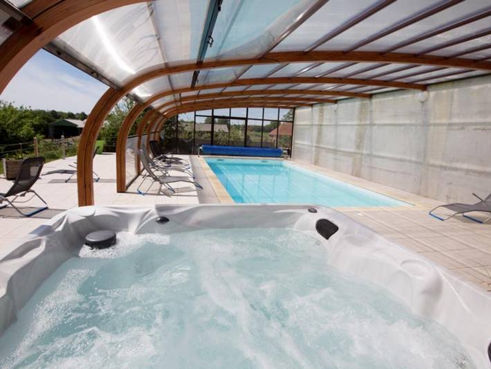Gîte pour 10 personnes, avec jardin et piscine ainsi que terrasse et jacuzzi à Savigny (Normandie) - 2