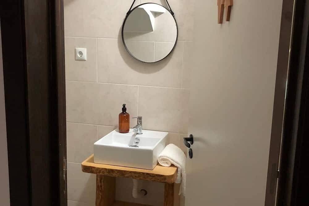Charming 2-bedroom house with Ac and Wifi in lovely Rabal, foto 10