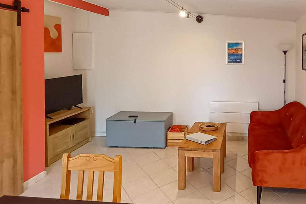 Cozy home in Besse sur Issole with swimming pool in Besse-sur-Issole, Brignoles region