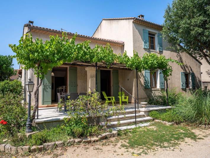 Location de vacances pour 8 personnes, avec Balcon/Terrasse et Piscine à Graveson