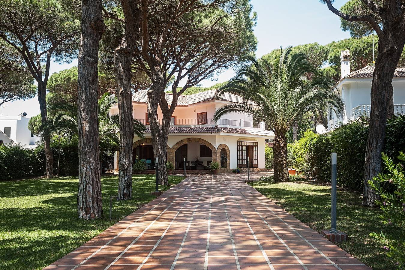 High-end chalet with jacuzzi (May to September) near the beach - Chalet los tres pozos in Playa La Barrosa, Chiclana de la Frontera