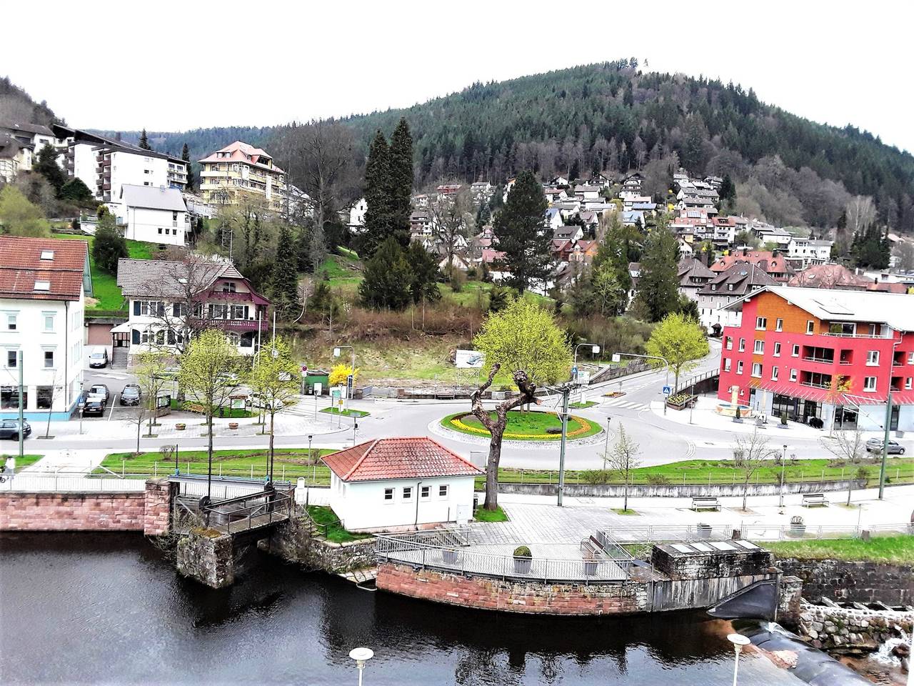 Ganze Wohnung, Ferienwohnung 'Enzblick' mit Balkon und Wi-Fi in Bad Wildbad, Nordschwarzwald
