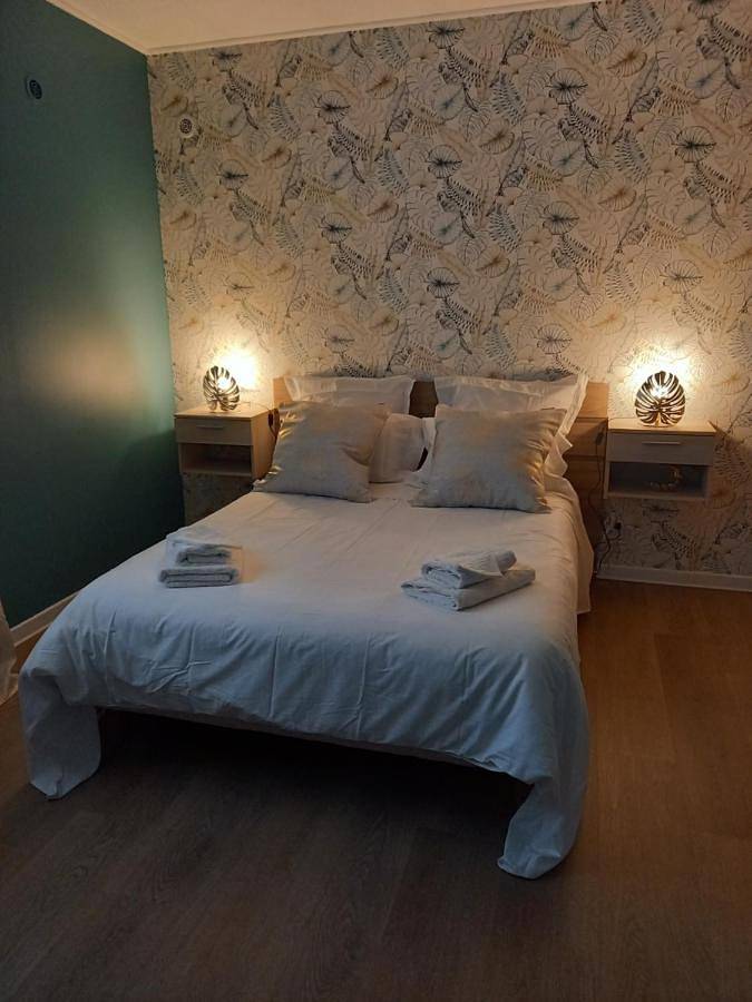 Location de vacances pour 4 personnes, avec Balcon et Terrasse ainsi que Jardin et Piscine à Saint-Vivien-de-Monségur