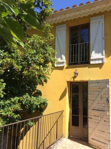 Chambre d’hôte pour 2 personnes, avec terrasse ainsi que jardin et piscine à La Roque-d'Anthéron