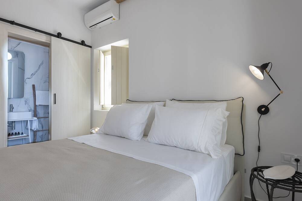 Milos Zen Suites in Gournado-Fylakopi