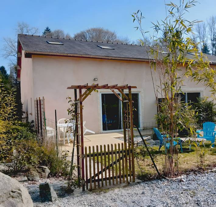 Location de vacances pour 5 personnes, avec jardin à Merdrignac