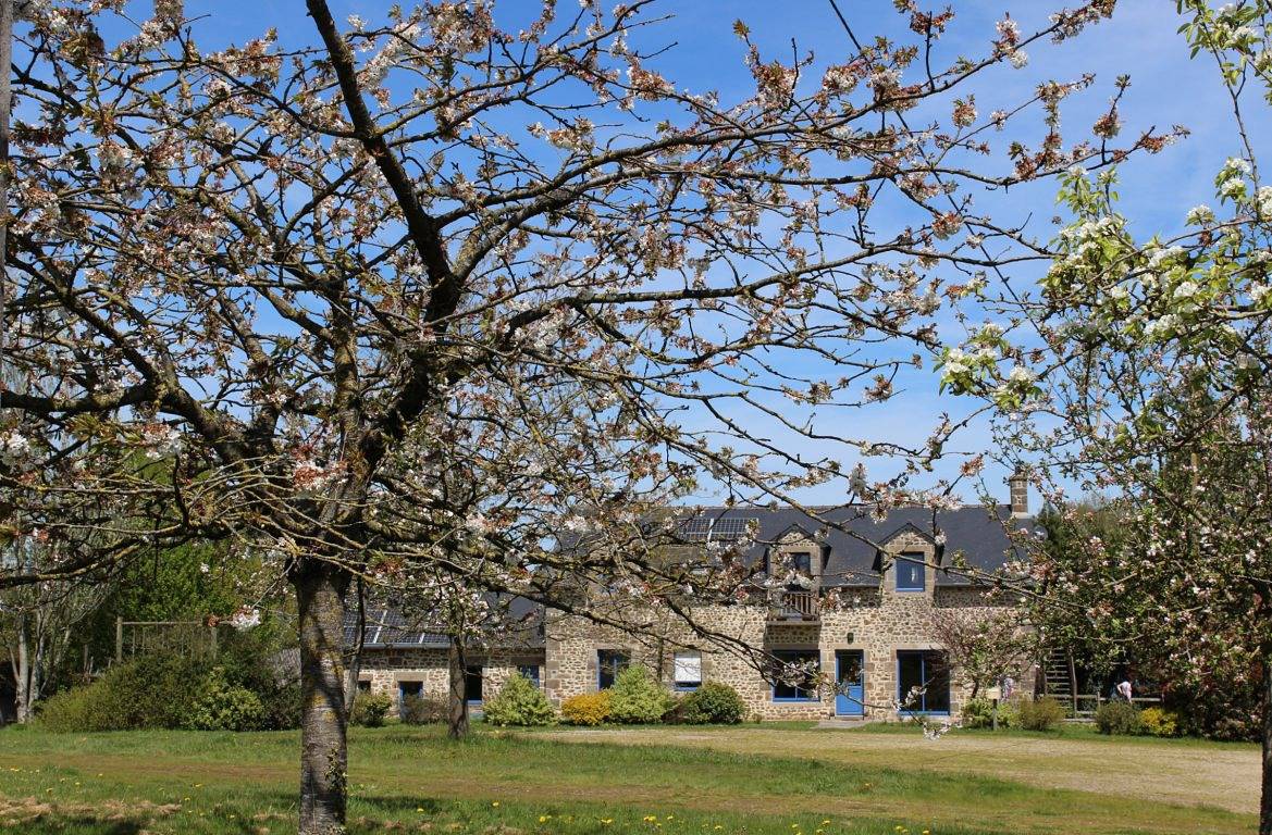 Chambres d'hôtes de Froulay - Chambre jaune in Couesmes-Vaucé, Mayenne