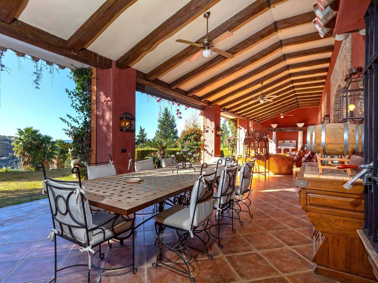 Beheiztes Hallenbad und Freibad in Alcaucín, Provincia de Málaga