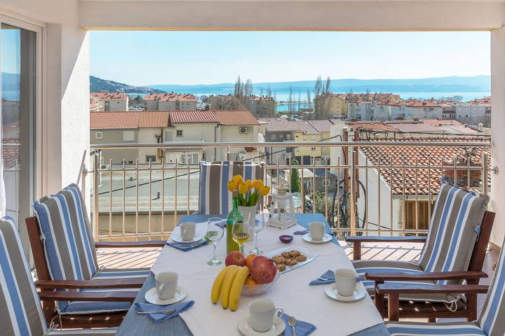 Ferienwohnung für 9 Personen, mit Terrasse und Ausblick in Omis - 2