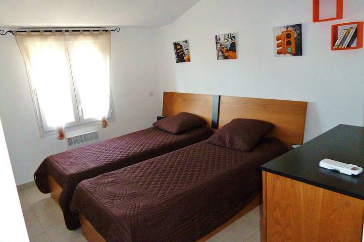 Location de vacances pour 8 personnes, avec piscine et jardin dans Prunete - 2