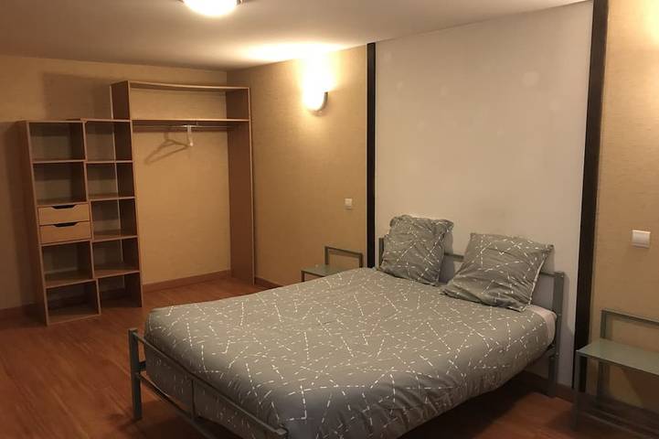 Location de vacances pour 8 personnes, avec terrasse à Saint-Sernin-du-Plain - 2