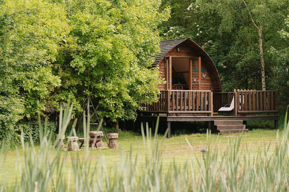 Woodland Getaway in a Cosy Cabin in Newtown Linford, Heart of England