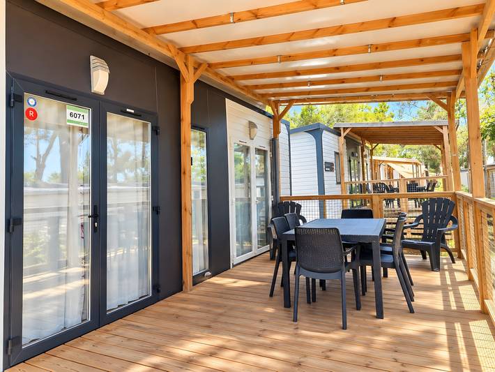 Wohnwagen '5-star Family' mit Gemeinschaftspool, privater Terrasse und Klimaanlage in Vendres, Mittelmeerküste (Frankreich)