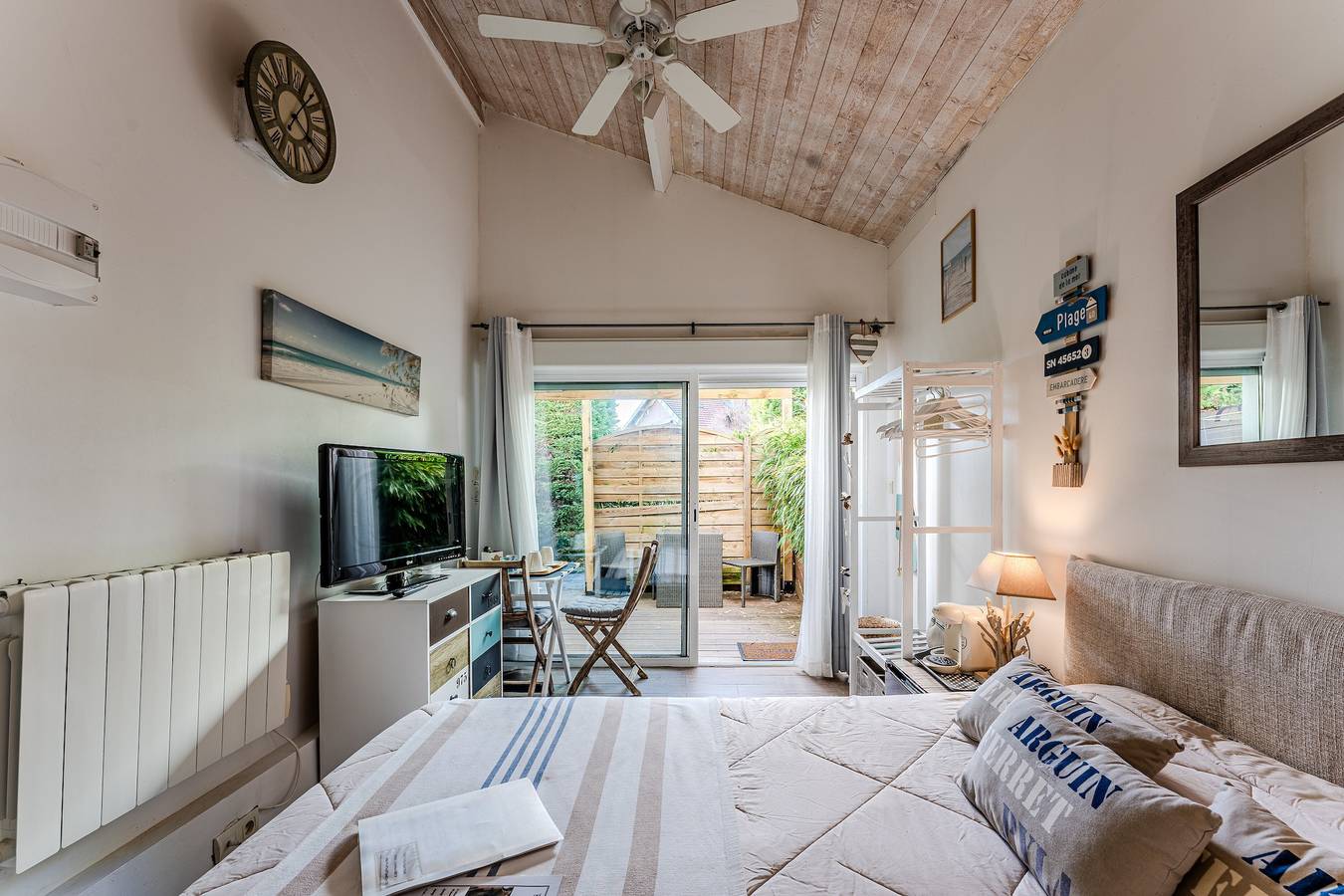 Chambre d’hôtes « Tikeau » avec piscine partagée, terrasse privée et Wi-Fi in Gujan-Mestras, Région d'Arcachon