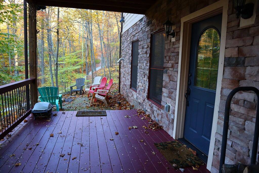 Cozy Modern Cabin near Wintergreen and Bold Rock in Wintergreen, Nelson County