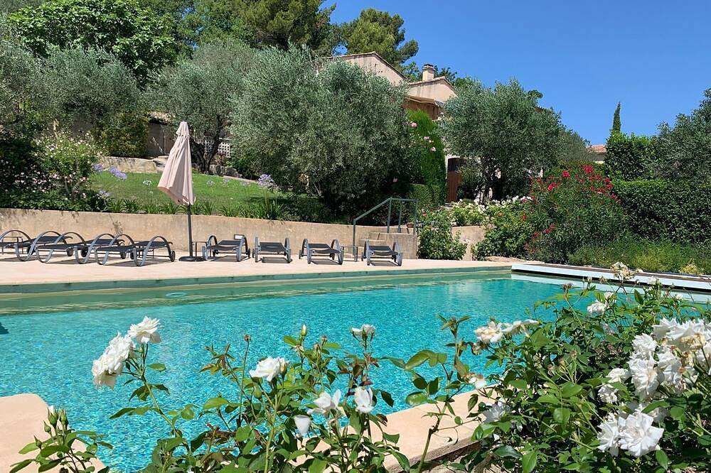Freistehende Villa mit eigenem Pool in blühendem, baumbestandenem Garten in Vaison-la-Romaine, Parc naturel régional du Mont-Ventoux