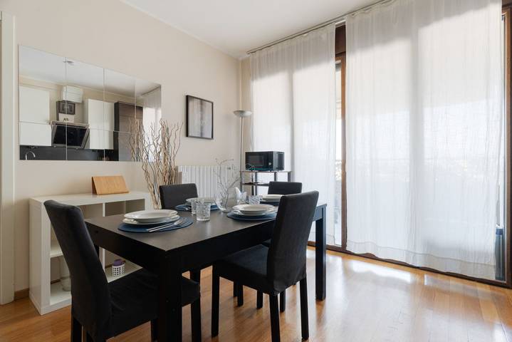 Ganze Wohnung, Ferienwohnung für 5 Personen mit Balkon/Terrasse in Mailand, Mailand Provinz