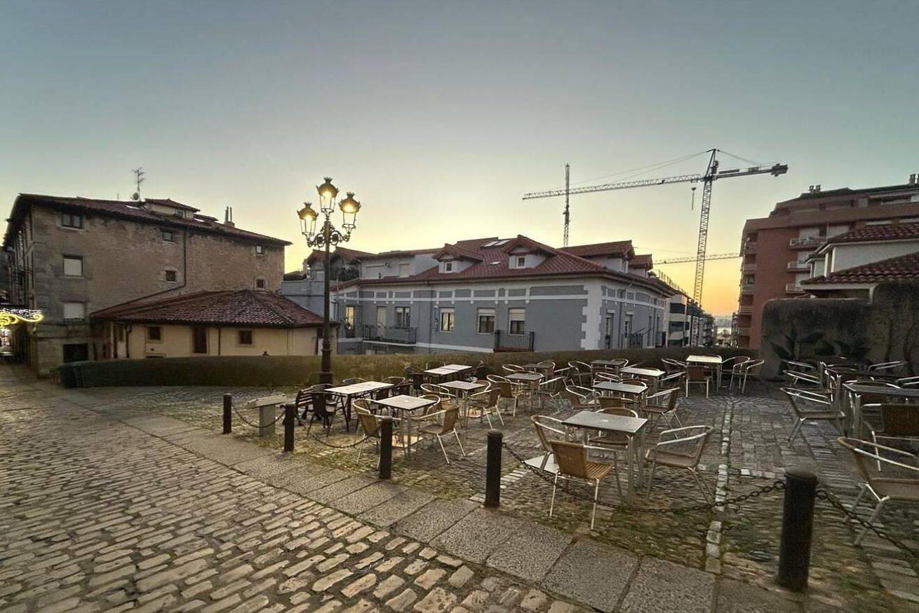 Apartamento entero, Apartamento frente al mar con vistas al agua, Wi-Fi y cocina completa in Laredo, Costa de Cantabria