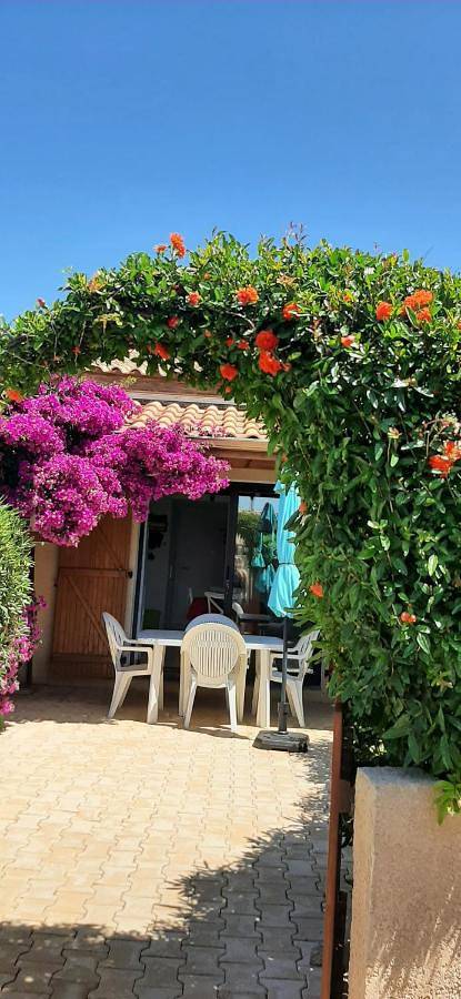 Ferienhaus für 4 Personen, mit Garten in Les Ayguades