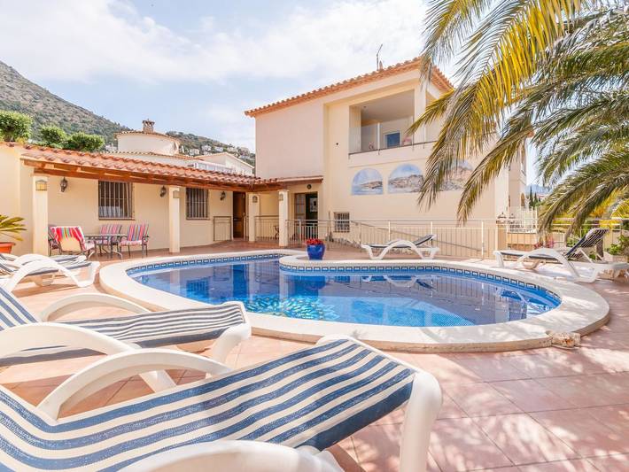 Apartamento de vacaciones para 4 personas, con piscina además de terraza y jardín - 1