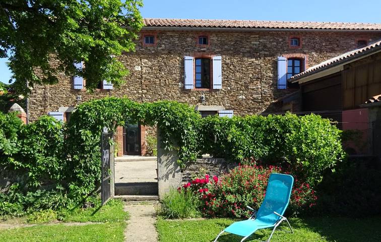 Gîte pour 12 personnes, avec piscine et terrasse à Andouque