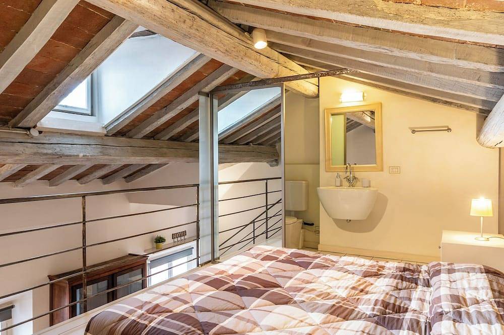Entire apartment, Luxury Loft: Historic Center in Modena, Modena Province