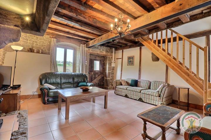 Gîte pour 8 personnes, avec terrasse ainsi que piscine et jardin, animaux acceptés à Mellé (Brittany) - 3