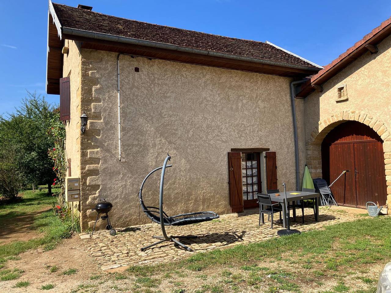 Maison de Vacances 'Gîte Du Poisson Rouge' avec Terrasse Privée et Jardin Commun in Molamboz, Jura