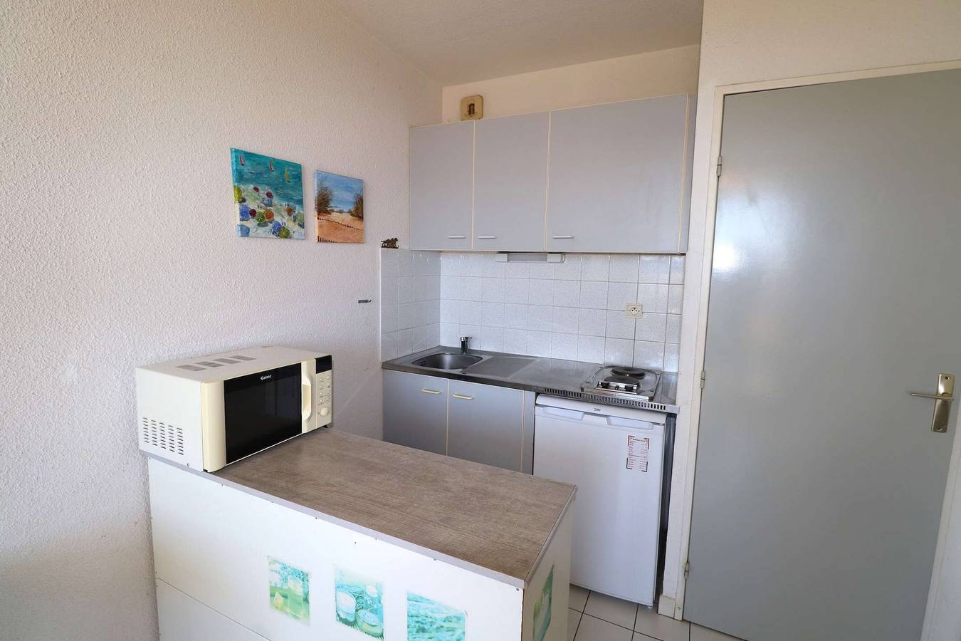 Studio entier, Studio cabine terrasse plage à 550m et commerces à 100m in Le Grau-du-Roi, Côte d'Améthyste