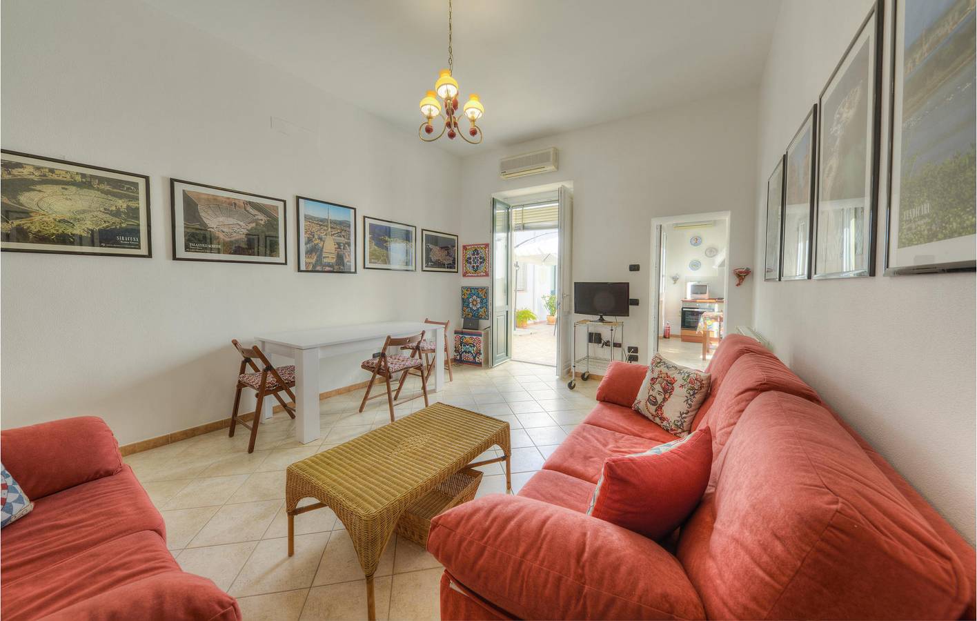 Gezellig appartement met zwembad & parkeerplaats, dichtbij restaurants & rivier in Floridia, Provincie Syracuse