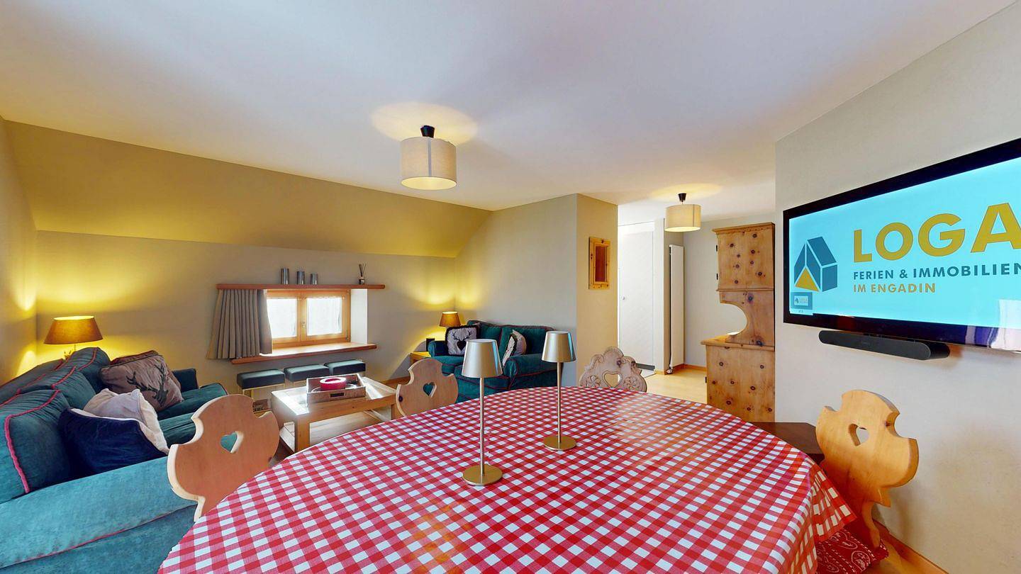 Ganze Wohnung, Geräumige Ferienwohnung in Champfèr mit Balkon und Bergblick für 6 Gäste in St. Moritz, Sankt Moritz