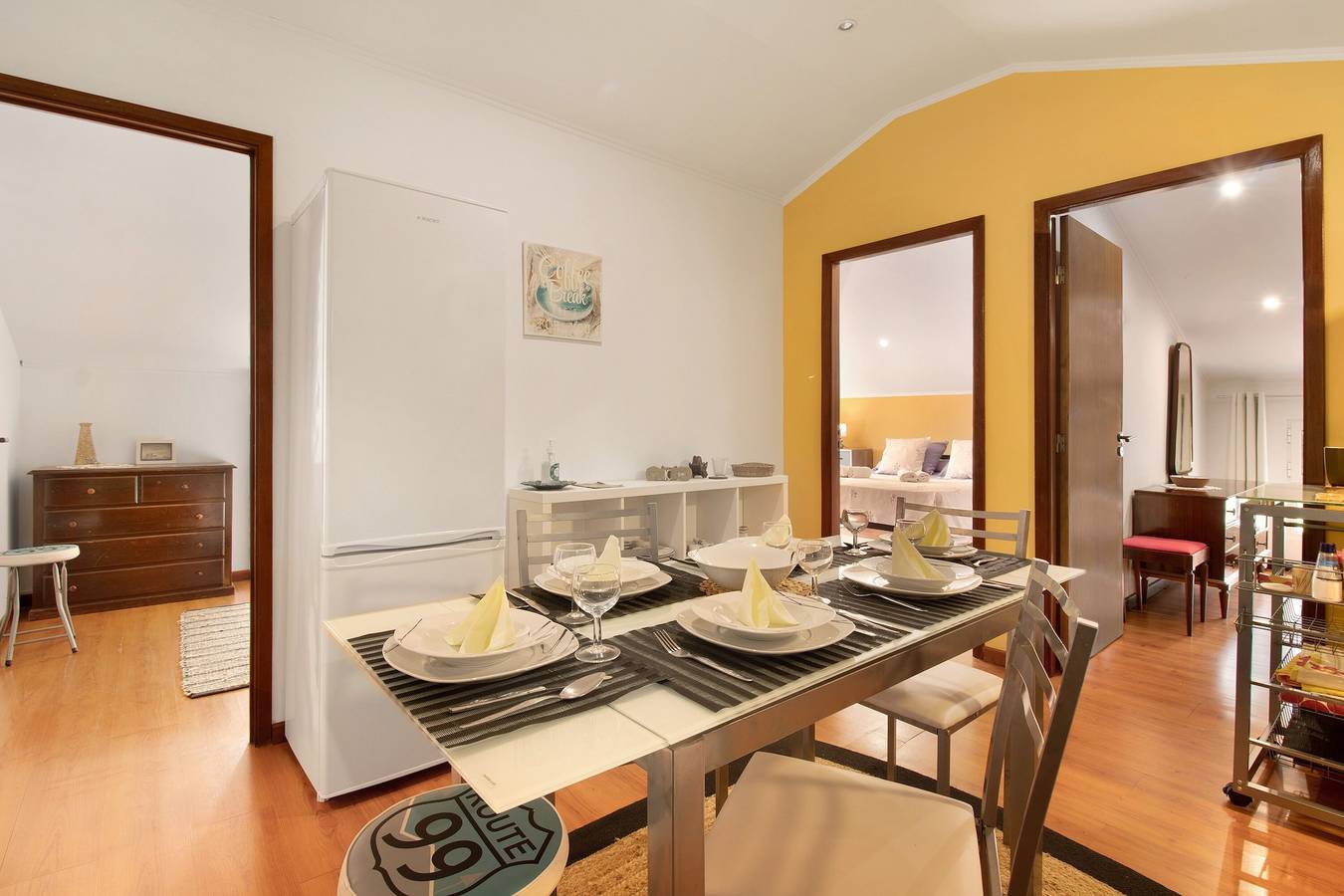 Ganze Wohnung, Dachgeschoss in 'Casa Amarela' mit Meer- & Bergblick, Wlan, Garten & Parkplatz in Caniço, Madeira
