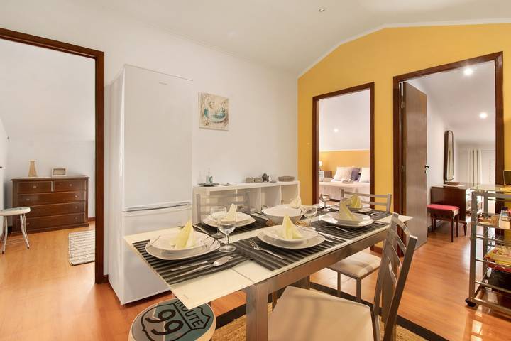 Entire apartment, Attic in 'Casa Amarela' with Sea & Mountain View, Wi-Fi, Garden, Parking & Garden in Caniço, Madeira