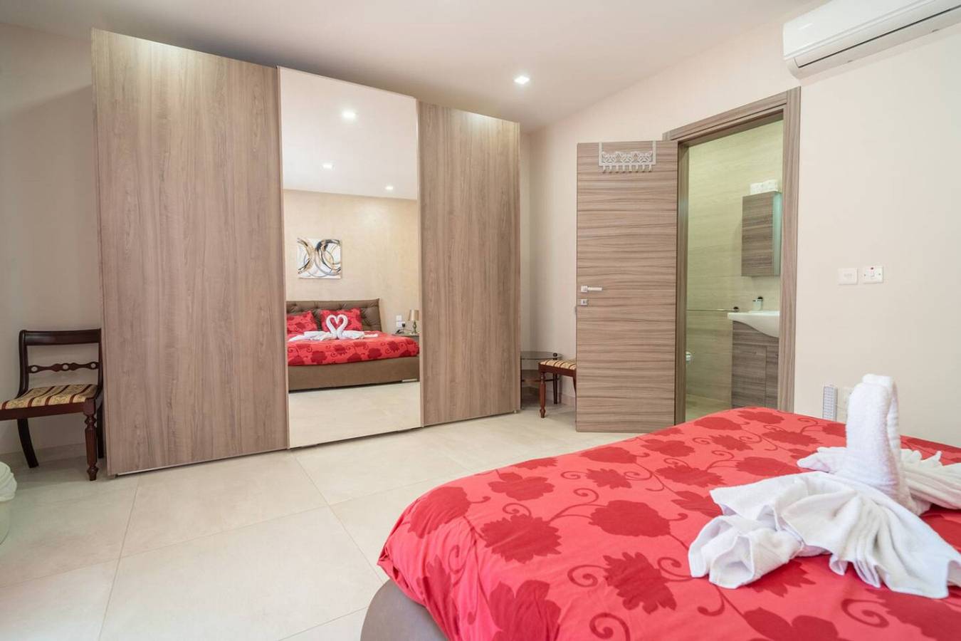 Entire apartment, Ghajnsielem Retreat 4 Bedrooms, Panoramic Terrace in Għajnsielem, Gozo