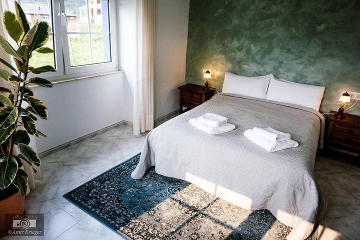 Casa de huéspuedes para 3 personas, con jardín además de terraza y vistas - 1