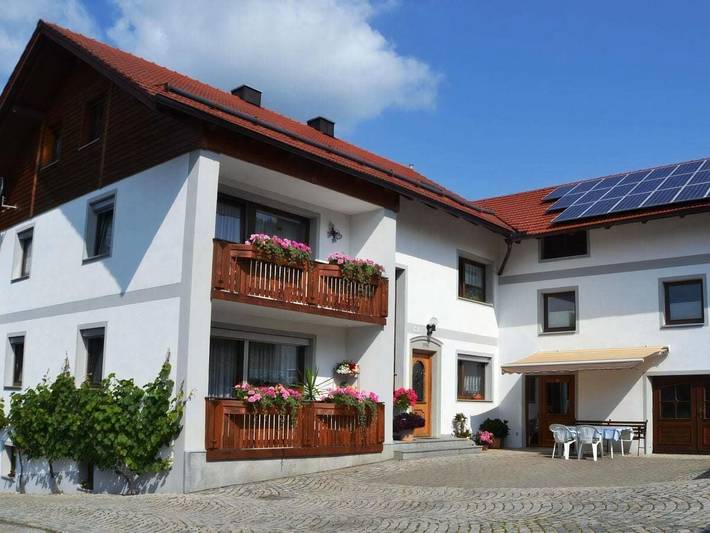 Ferienhaus für 4 Personen, mit Balkon und Garten, kinderfreundlich in Arrach