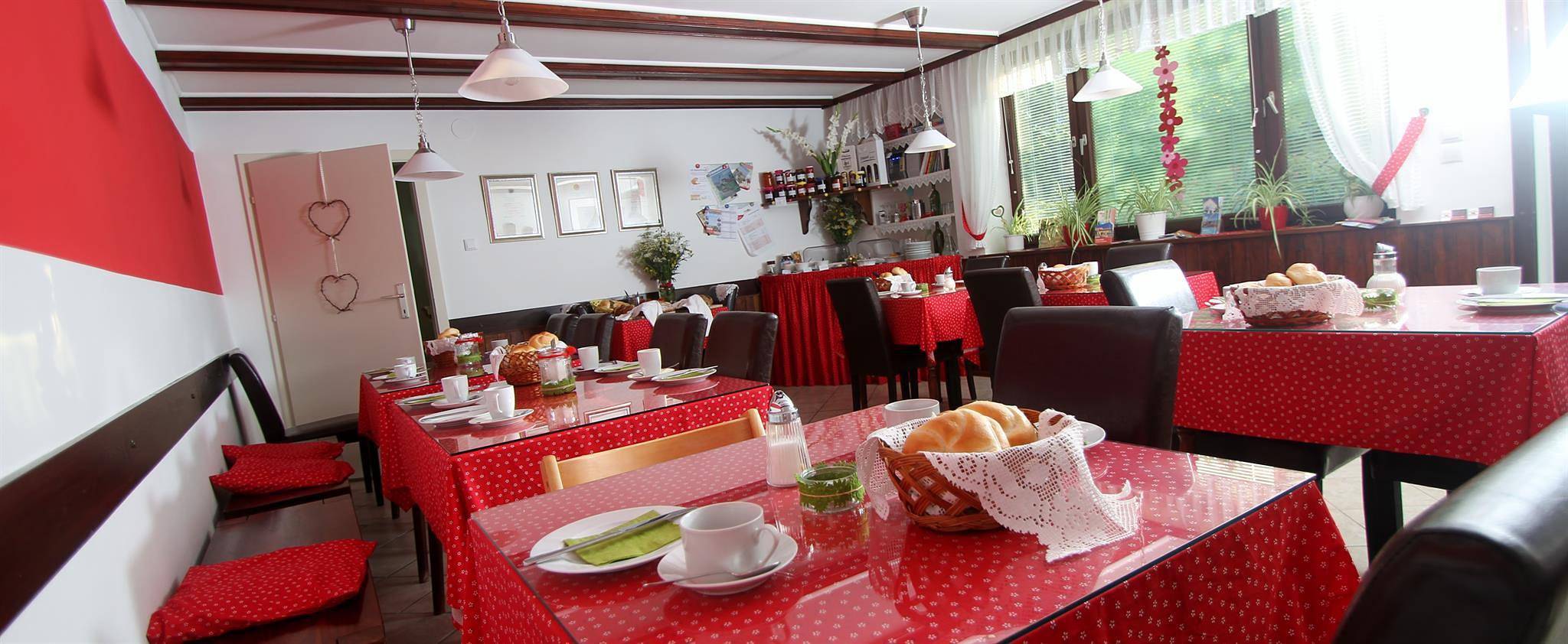 Ganze Ferienwohnung, Dreibettzimmer mit Dusche, Wc in Mörbisch am See, Leithaberg