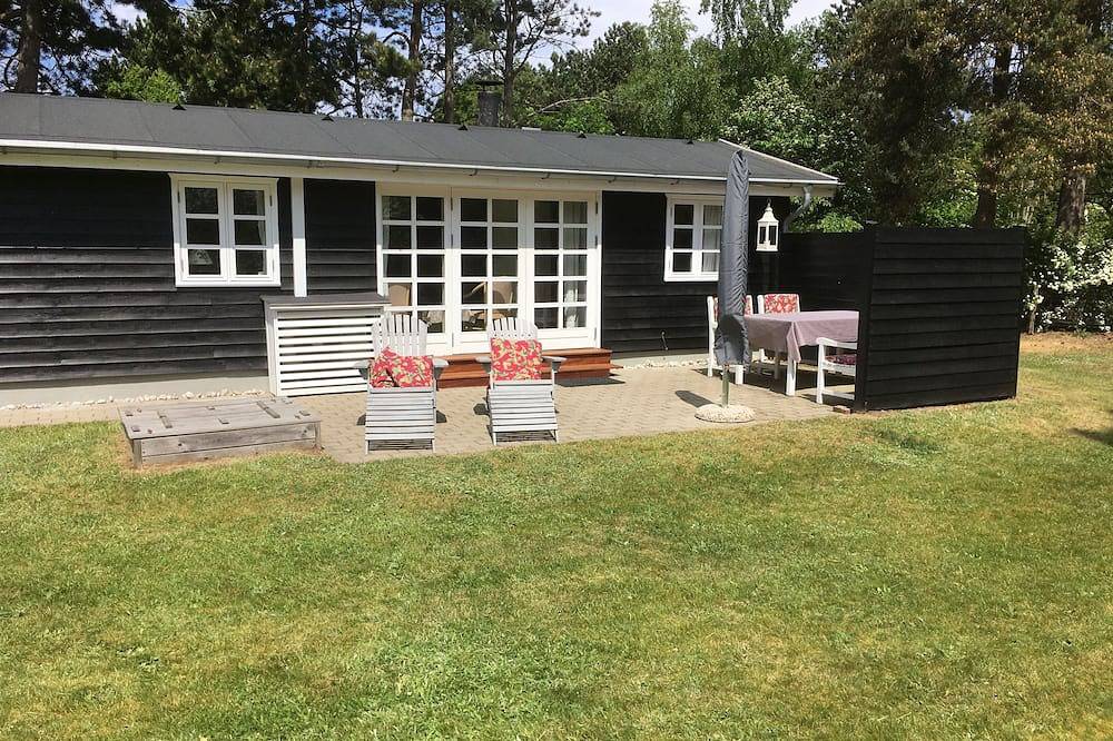 Family friendly holiday home by a good beach, close to swimming pool and amusement park in Nykøbing Sjælland, Nordwestseeland