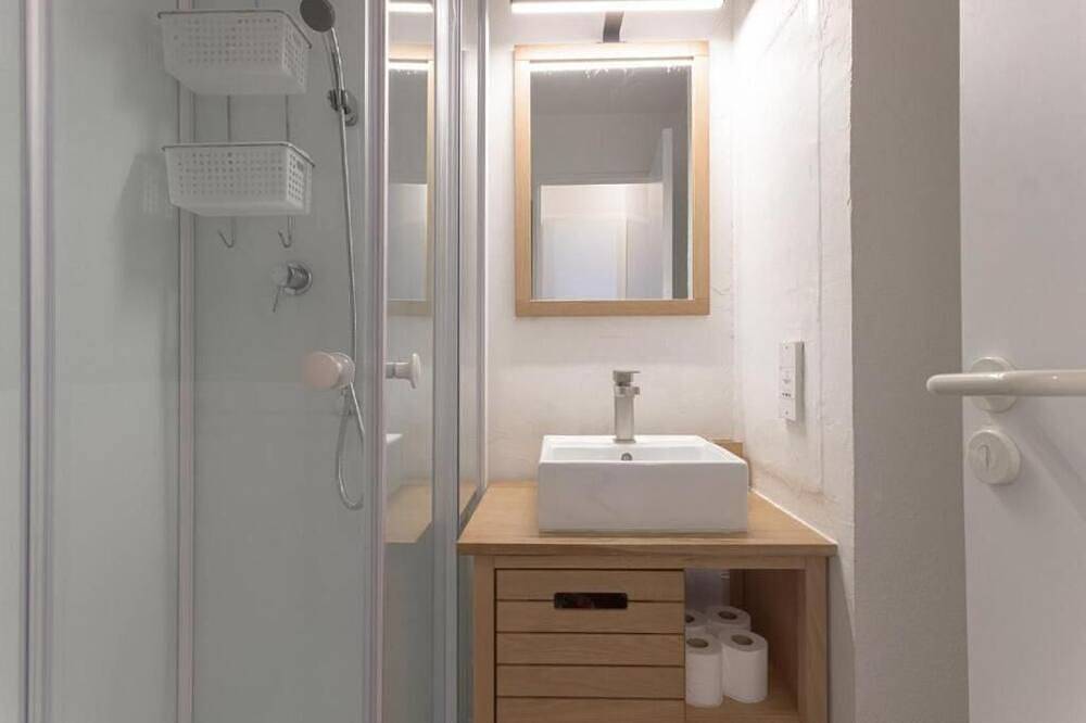 Ganze Wohnung, L'Azur avec terrasse vue mer et piscine accessible in Cannes La Bocca, Cannes