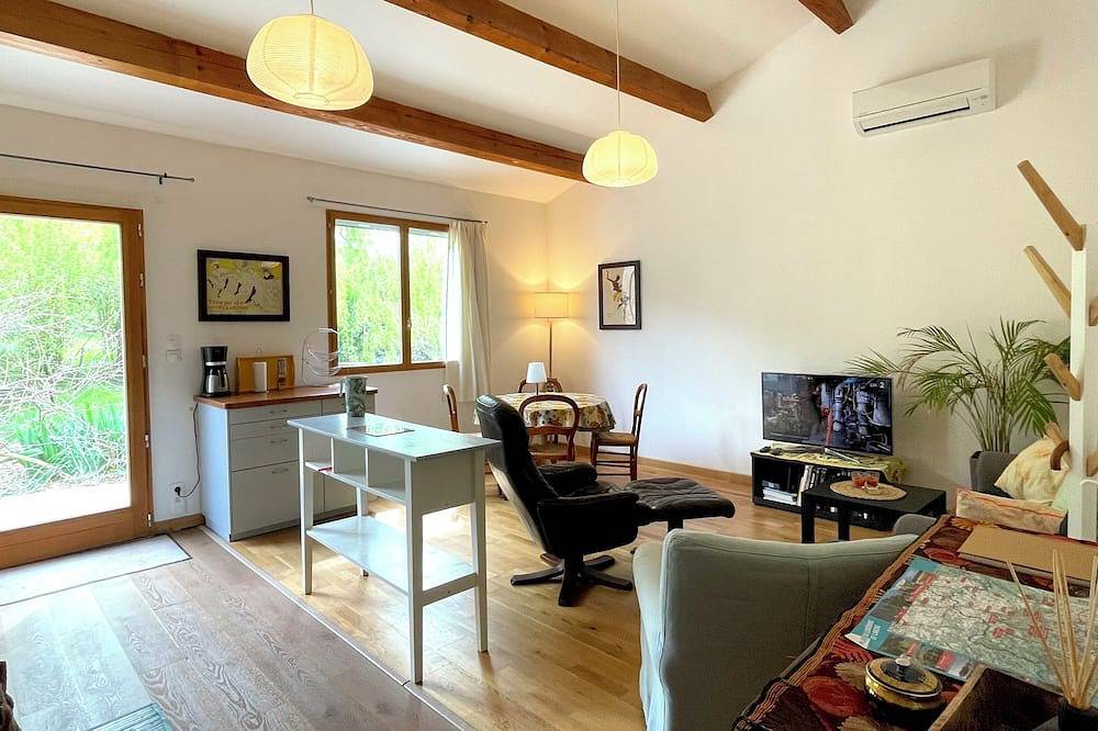 Gîte confortable au calme dans son coin de verdure. Avec piscine in Saint-Privat, Région de Lodève