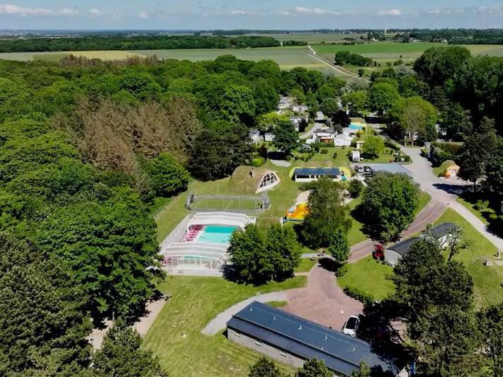 Camping pour 2 personnes, avec Terrasse ainsi que Bassin pour enfant et Piscine à Mers-les-Bains