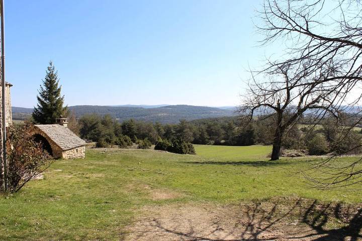 Gîte pour 8 personnes, avec Jardin et Piscine à Saint-Pierre-des-Tripiers - 2