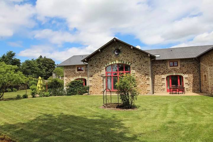 Gîte pour 8 personnes, avec Jardin et Piscine